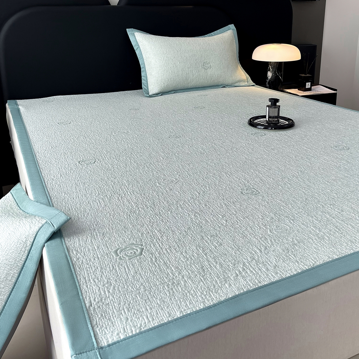 91家纺网 家纺一手货源 找家纺 莱米家纺 2026春夏新款全PE双面泡泡提花复合豆豆席凉席席子 玫瑰-绿