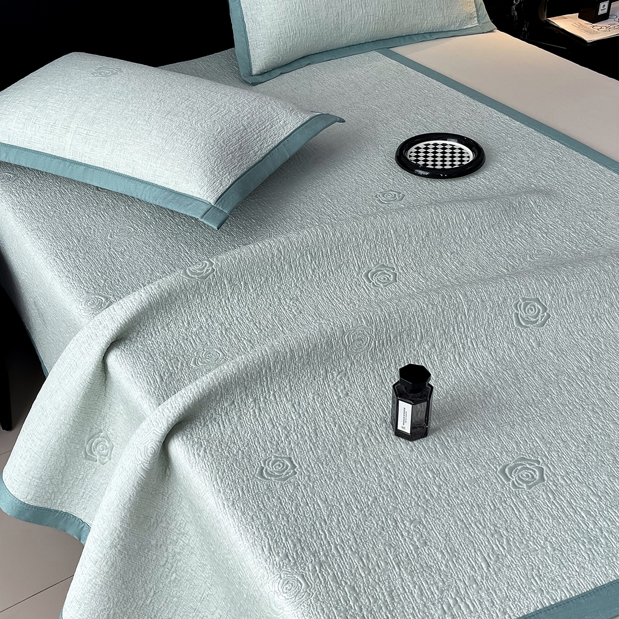 91家纺网 家纺一手货源 找家纺 莱米家纺 2026春夏新款全PE双面泡泡提花复合豆豆席凉席席子 玫瑰-绿