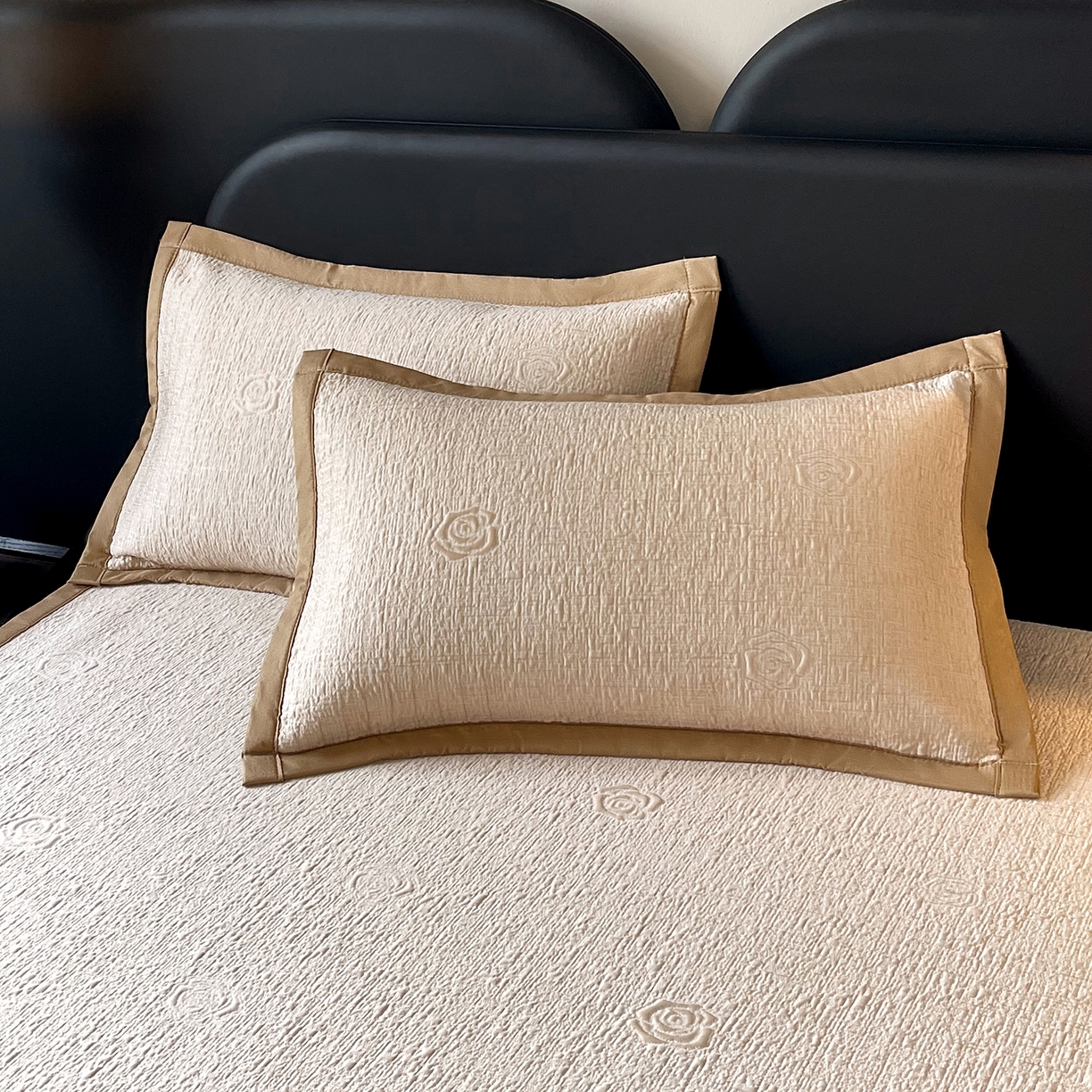 91家纺网 家纺一手货源 找家纺 莱米家纺 2026春夏新款全PE双面泡泡提花复合豆豆席凉席席子 玫瑰-卡其