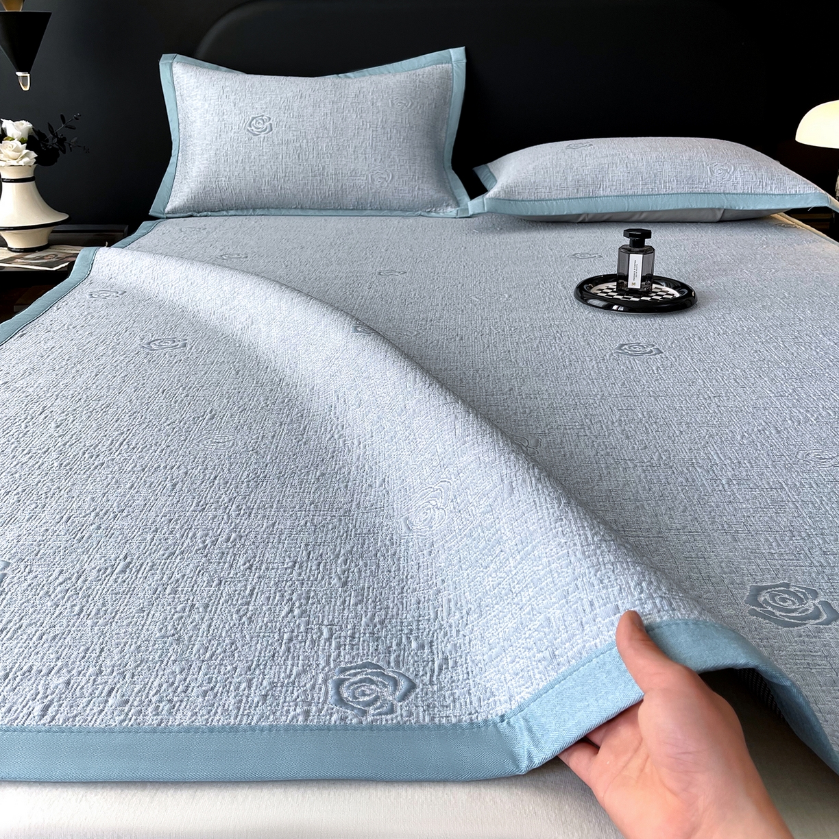 91家纺网 家纺一手货源 找家纺 莱米家纺 2026春夏新款全PE双面泡泡提花复合豆豆席凉席席子 玫瑰-蓝