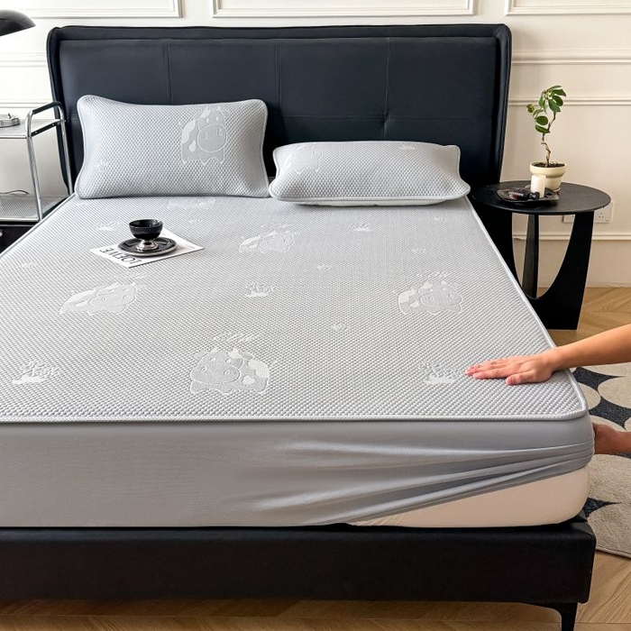 91家纺网 家纺一手货源 找家纺 卡罗兰 2026新款豆豆凉席PE提花豆豆席床单床笠款奶牛系列 灰色-床笠