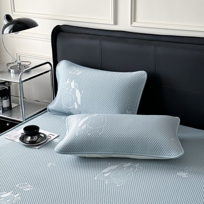 91家纺网 家纺一手货源 找家纺 卡罗兰 2026新款豆豆凉席PE提花豆豆席床单床笠款奶牛系列 蓝色-床笠