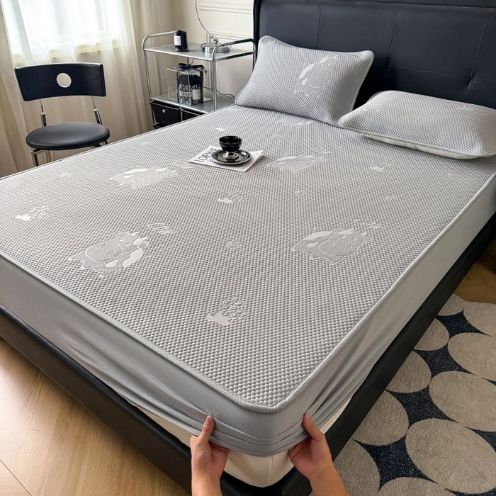 91家纺网 家纺一手货源 找家纺 卡罗兰 2026新款豆豆凉席PE提花豆豆席床单床笠款奶牛系列 灰色-床笠