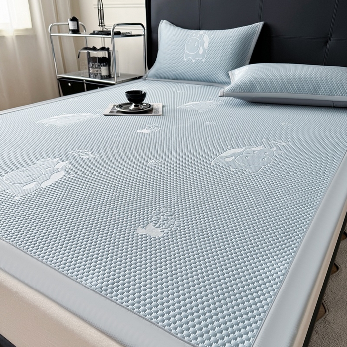 91家纺网 家纺一手货源 找家纺 卡罗兰 2026新款豆豆凉席PE提花豆豆席床单床笠款奶牛系列 蓝色