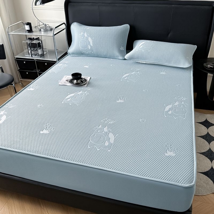 91家纺网 家纺一手货源 找家纺 卡罗兰 2026新款豆豆凉席PE提花豆豆席床单床笠款奶牛系列 蓝色-床笠