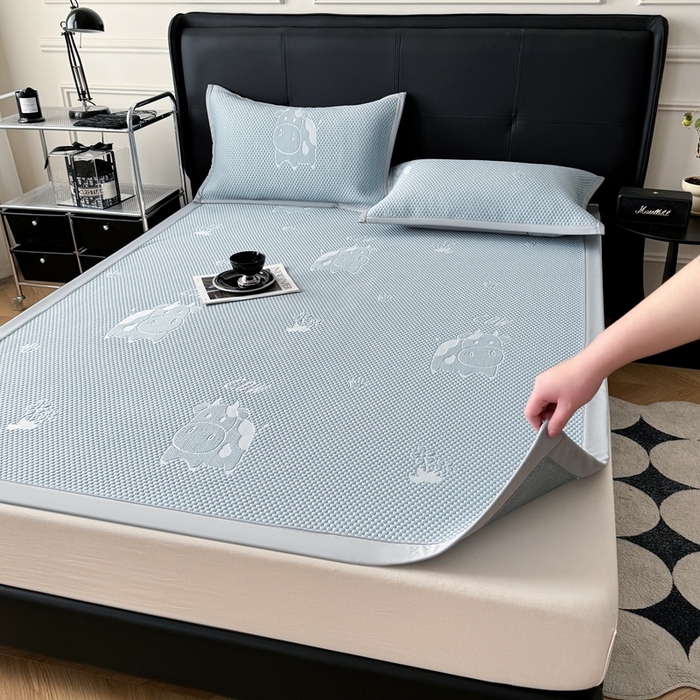 91家纺网 家纺一手货源 找家纺 卡罗兰 2026新款豆豆凉席PE提花豆豆席床单床笠款奶牛系列 蓝色