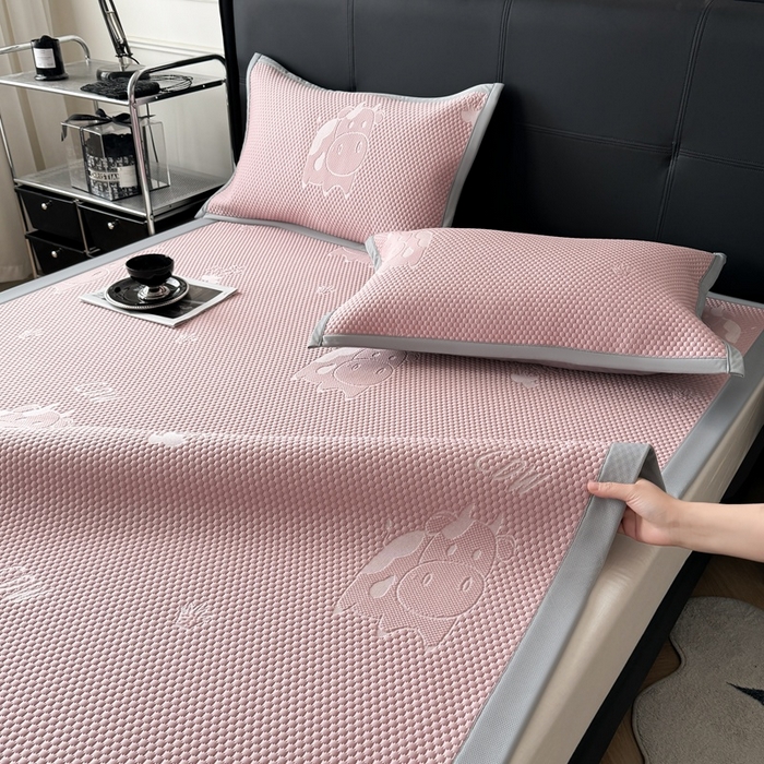 91家纺网 家纺一手货源 找家纺 卡罗兰 2026新款豆豆凉席PE提花豆豆席床单床笠款奶牛系列 粉色