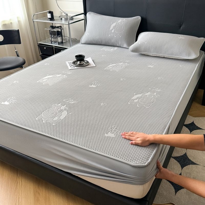 91家纺网 家纺一手货源 找家纺 卡罗兰 2026新款豆豆凉席PE提花豆豆席床单床笠款奶牛系列 灰色-床笠