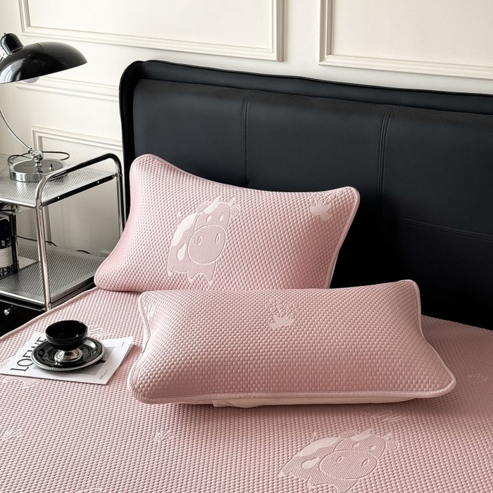 91家纺网 家纺一手货源 找家纺 卡罗兰 2026新款豆豆凉席PE提花豆豆席床单床笠款奶牛系列 粉色-床笠