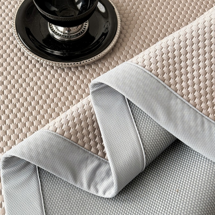 91家纺网 家纺一手货源 找家纺 卡罗兰 2026新款豆豆凉席PE提花豆豆席床单床笠款奶牛系列 咖色