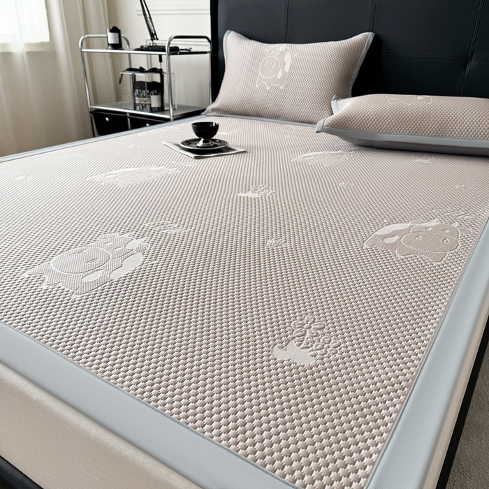 91家纺网 家纺一手货源 找家纺 卡罗兰 2026新款豆豆凉席PE提花豆豆席床单床笠款奶牛系列 咖色