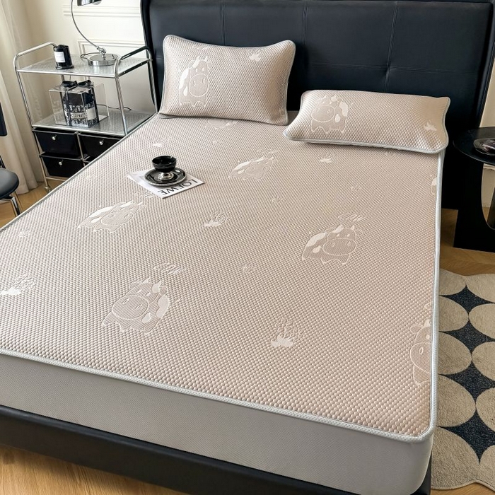 91家纺网 家纺一手货源 找家纺 卡罗兰 2026新款豆豆凉席PE提花豆豆席床单床笠款奶牛系列 咖色-床笠