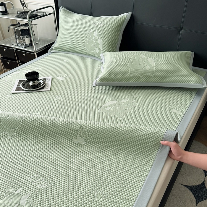 91家纺网 家纺一手货源 找家纺 卡罗兰 2026新款豆豆凉席PE提花豆豆席床单床笠款奶牛系列 绿色