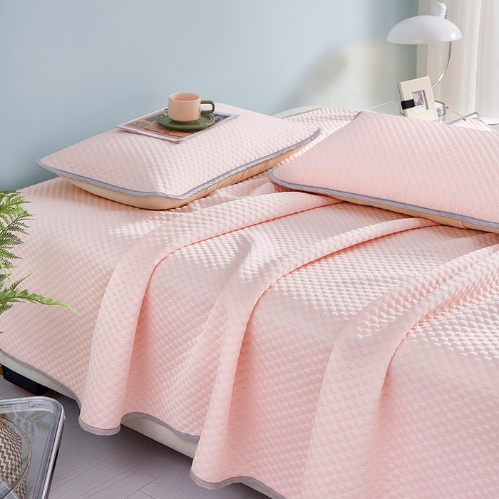 91家纺网 家纺一手货源 找家纺 睡美美家纺 2026新款3D豆豆凉席冰丝席按摩席夏凉席床单床裙款三件套热销款 樱花粉-床单款