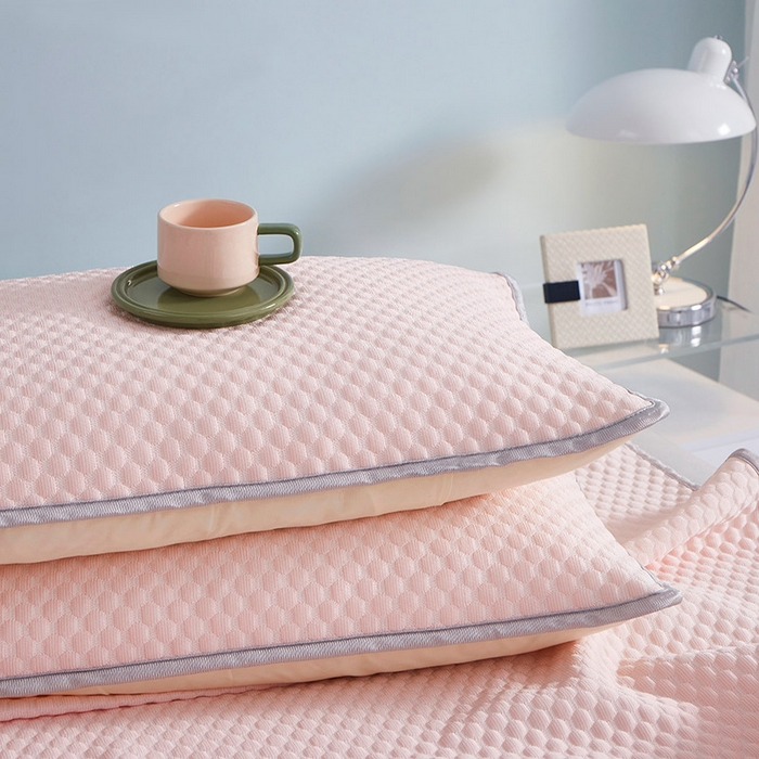 91家纺网 家纺一手货源 找家纺 睡美美家纺 2026新款3D豆豆凉席冰丝席按摩席夏凉席床单床裙款三件套热销款 樱花粉-床单款