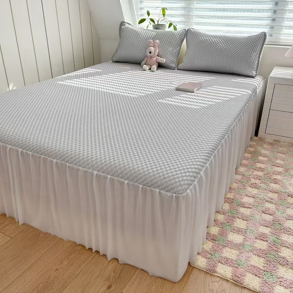 睡美美家纺 2026新款3D豆豆凉席冰丝席按摩席夏凉席床单床裙款三件套热销款 月光灰-床裙款