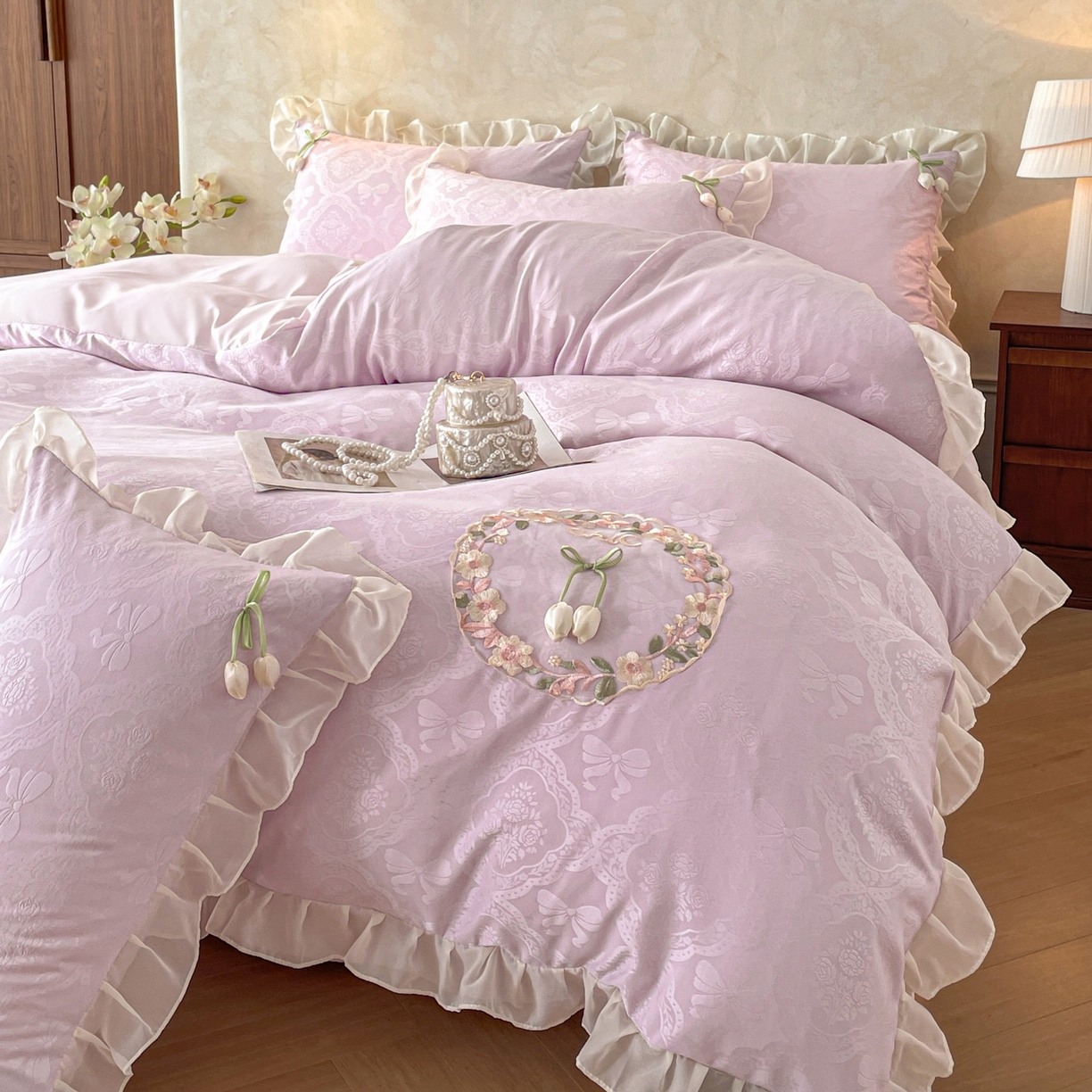 91家纺网 家纺一手货源 找家纺 易禾家纺 2026春夏新款提花水冼棉刺绣雪纺花边四件套-典雅 典雅-紫