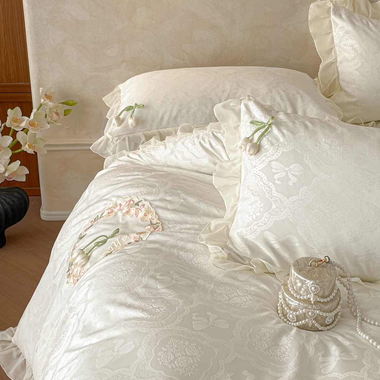 91家纺网 家纺一手货源 找家纺 易禾家纺 2026春夏新款提花水冼棉刺绣雪纺花边四件套-典雅 典雅-白