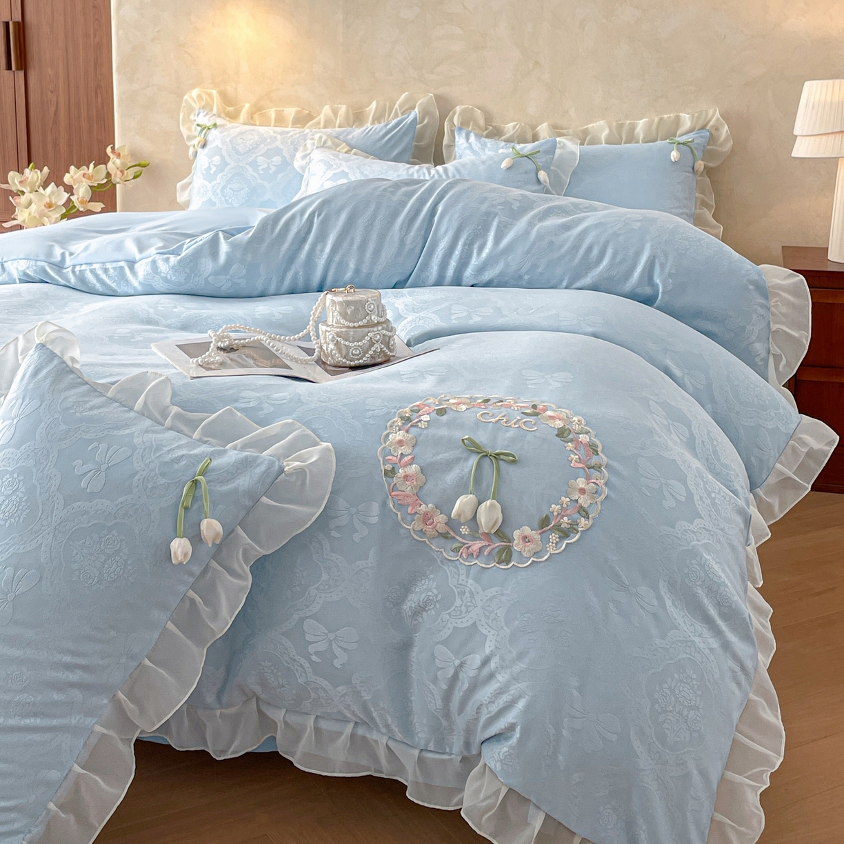 91家纺网 家纺一手货源 找家纺 易禾家纺 2026春夏新款提花水冼棉刺绣雪纺花边四件套-典雅 典雅-兰