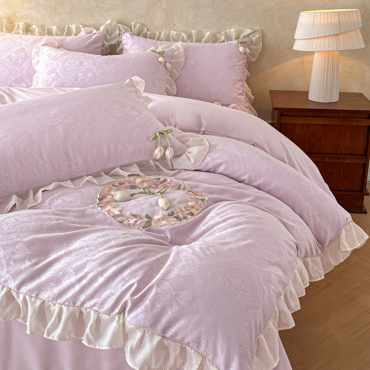 91家纺网 家纺一手货源 找家纺 易禾家纺 2026春夏新款提花水冼棉刺绣雪纺花边四件套-典雅 典雅-紫