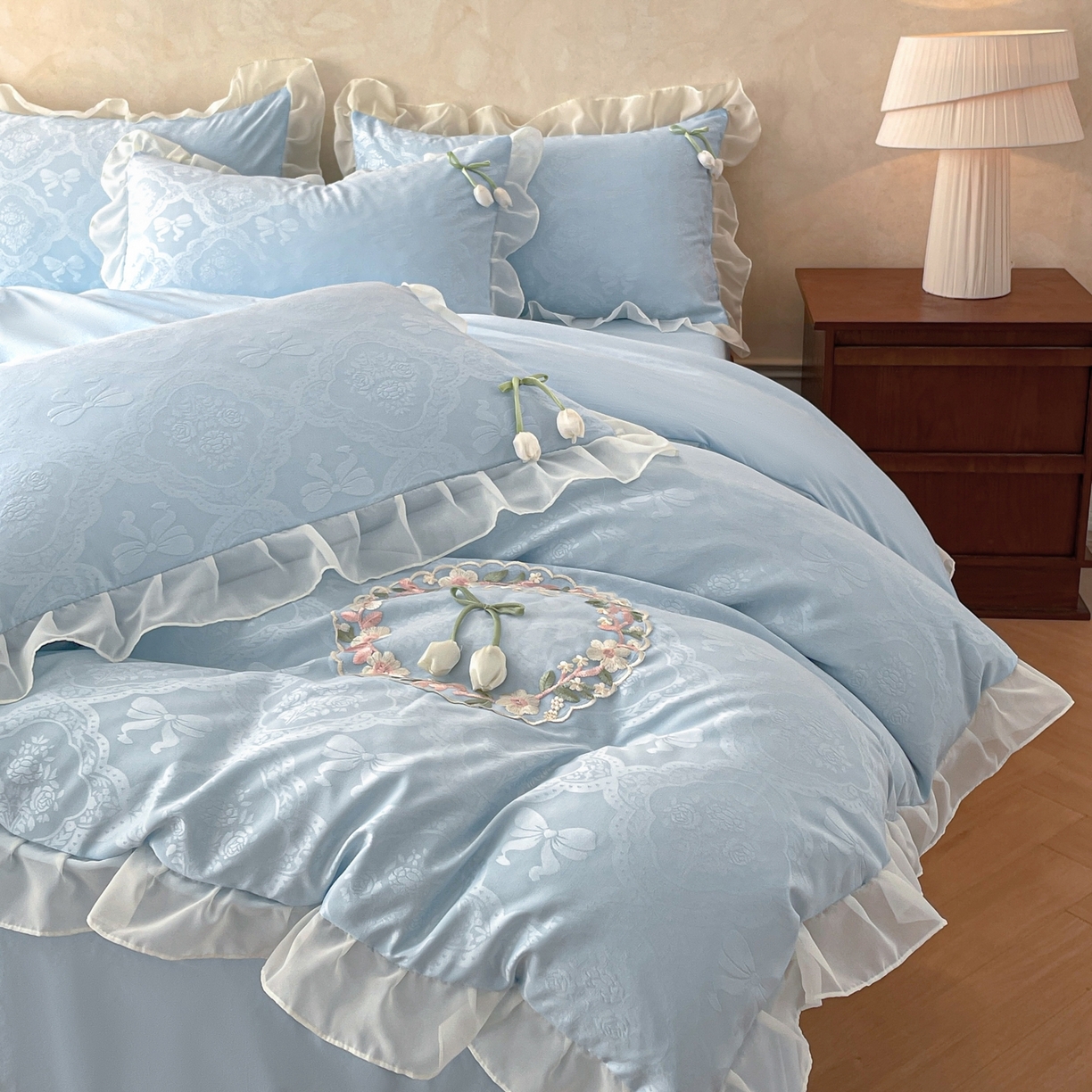 91家纺网 家纺一手货源 找家纺 易禾家纺 2026春夏新款提花水冼棉刺绣雪纺花边四件套-典雅 典雅-兰