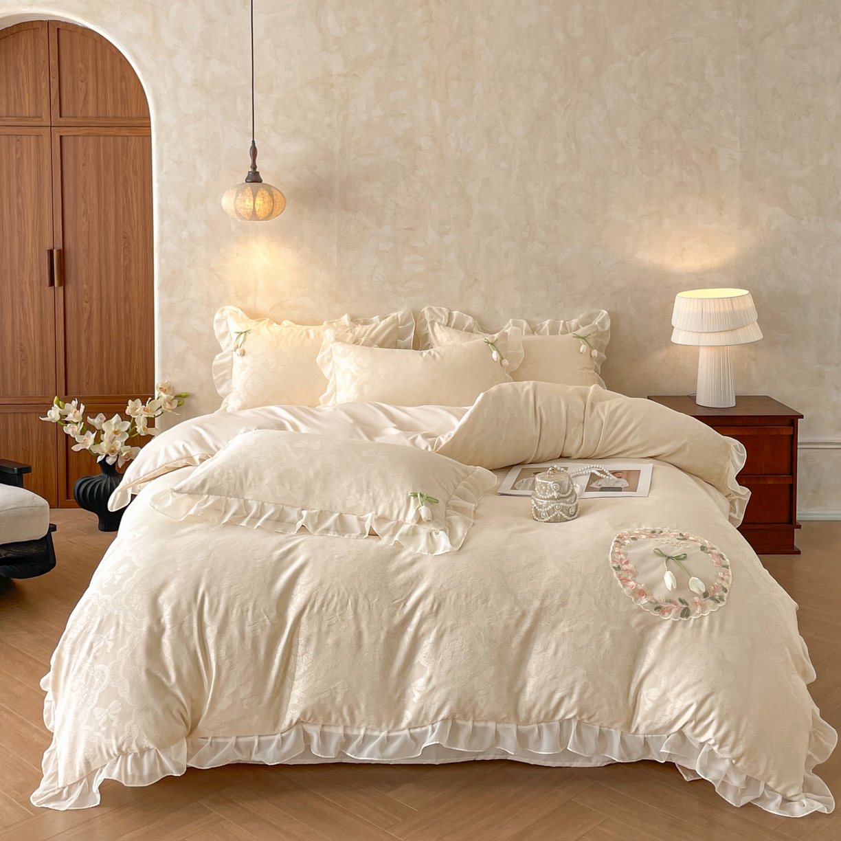 91家纺网 家纺一手货源 找家纺 （总）易禾家纺 2026春夏新款提花水冼棉刺绣雪纺花边四件套-典雅