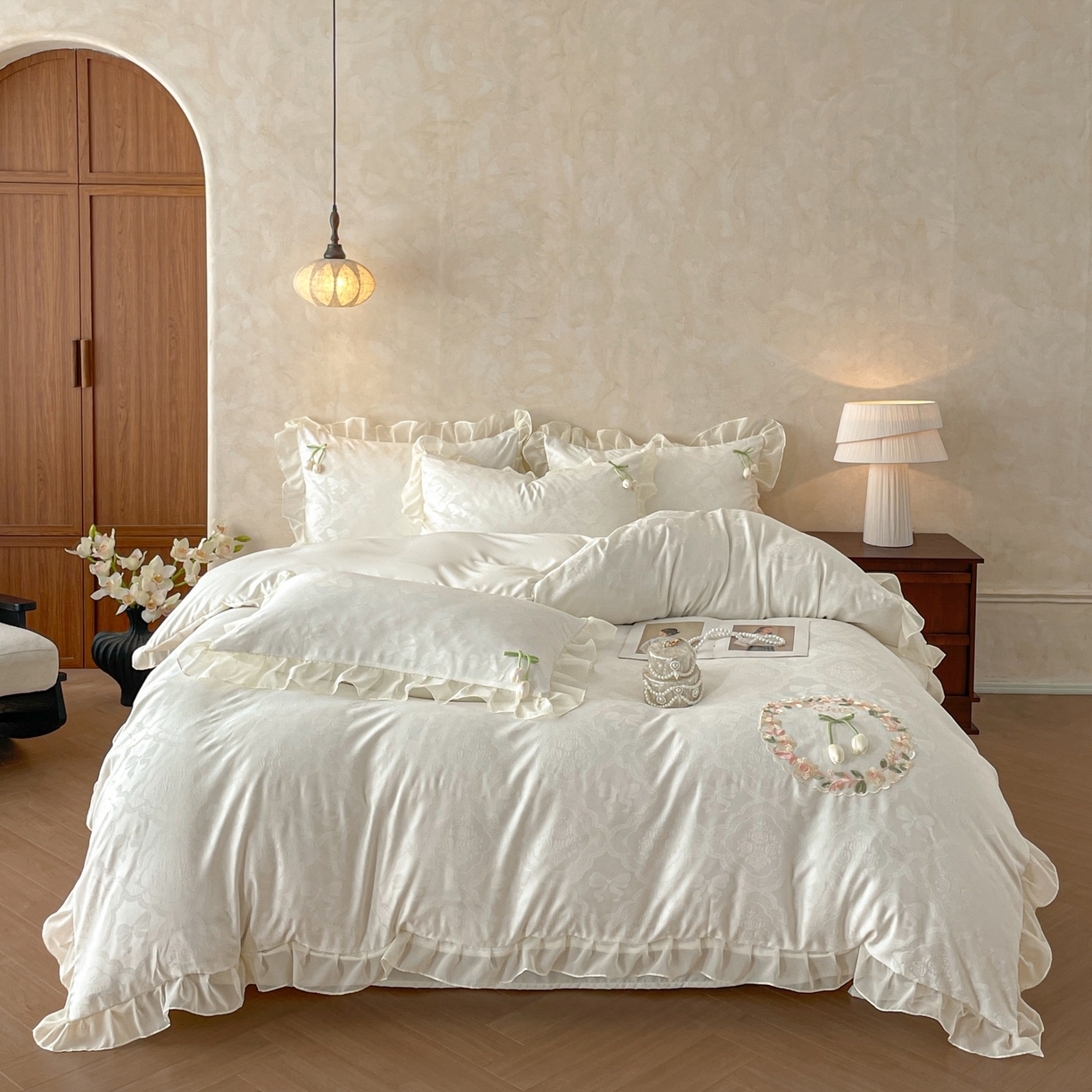 91家纺网 家纺一手货源 找家纺 易禾家纺 2026春夏新款提花水冼棉刺绣雪纺花边四件套-典雅 典雅-白