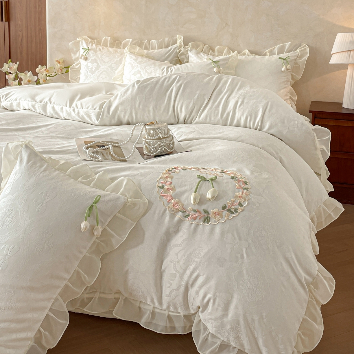 91家纺网 家纺一手货源 找家纺 易禾家纺 2026春夏新款提花水冼棉刺绣雪纺花边四件套-典雅 典雅-白