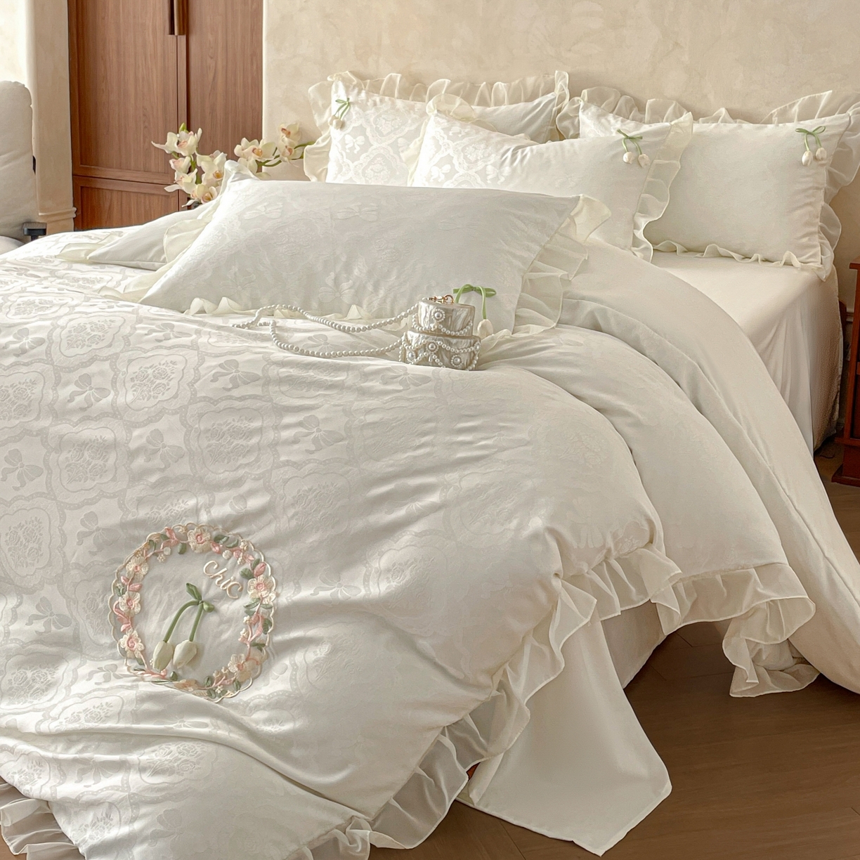 91家纺网 家纺一手货源 找家纺 易禾家纺 2026春夏新款提花水冼棉刺绣雪纺花边四件套-典雅 典雅-白