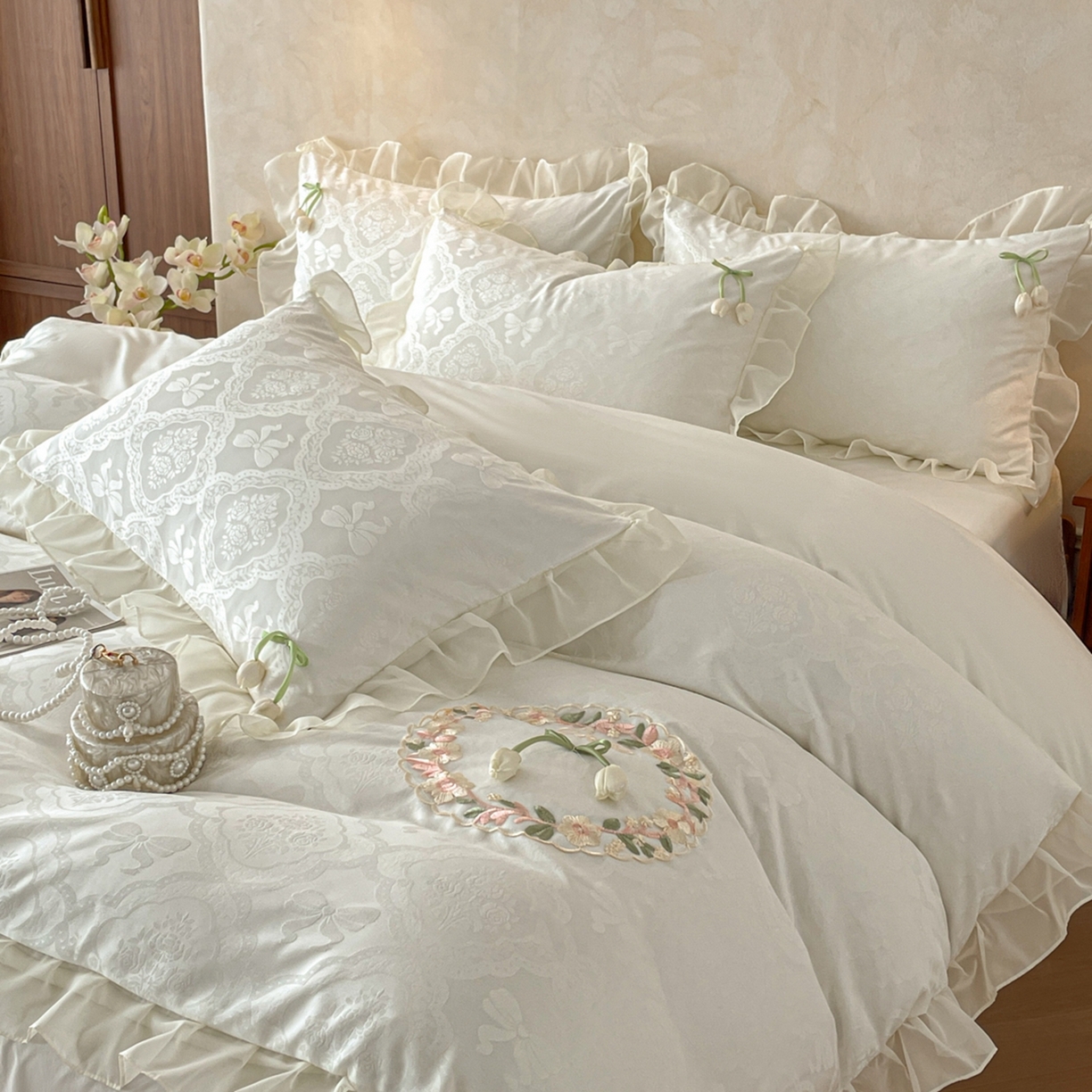 91家纺网 家纺一手货源 找家纺 易禾家纺 2026春夏新款提花水冼棉刺绣雪纺花边四件套-典雅 典雅-白