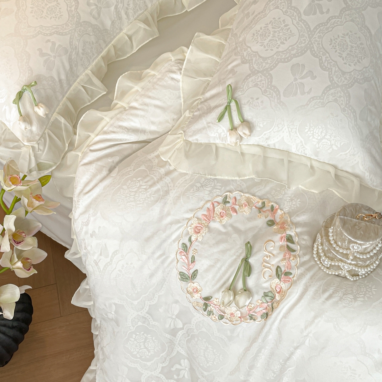 91家纺网 家纺一手货源 找家纺 易禾家纺 2026春夏新款提花水冼棉刺绣雪纺花边四件套-典雅 典雅-白