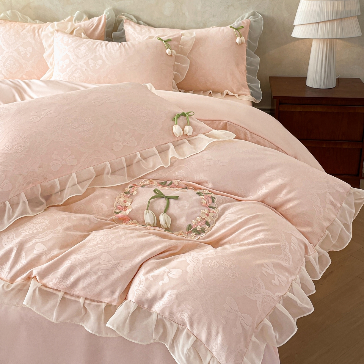 91家纺网 家纺一手货源 找家纺 易禾家纺 2026春夏新款提花水冼棉刺绣雪纺花边四件套-典雅 典雅-玉