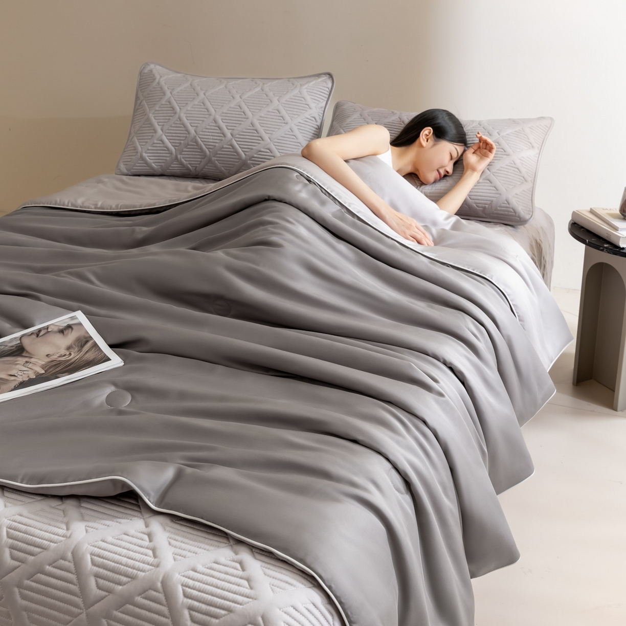 91家纺网 家纺一手货源 找家纺 吾秀家居 2026春夏新款双拼色莱赛尔天丝夏被夏凉被空调被-天纯系列 天丝-深浅灰