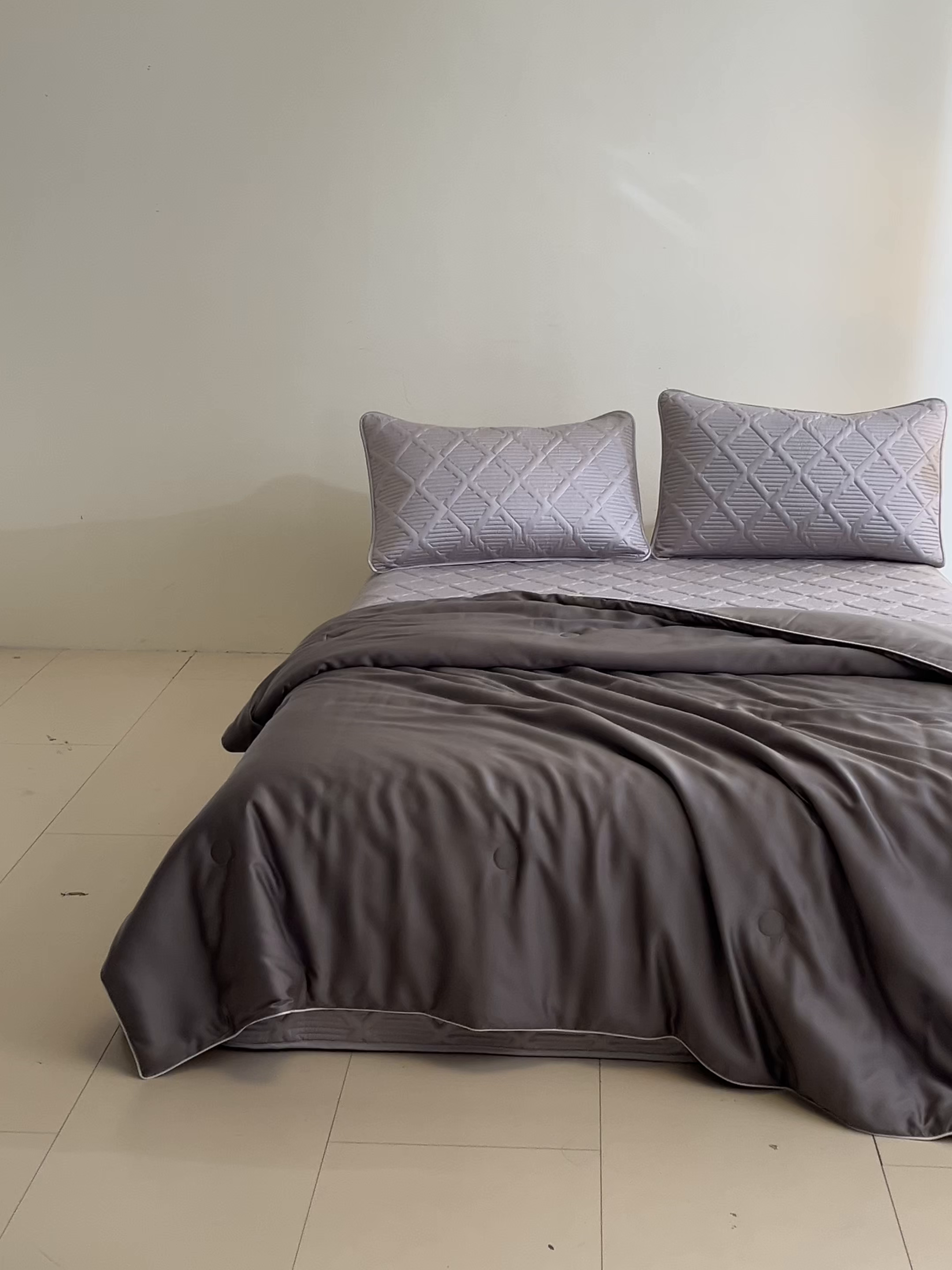 91家纺网 家纺一手货源 找家纺 吾秀家居 2026春夏新款双拼色莱赛尔天丝夏被夏凉被空调被-天纯系列 天丝-深浅灰