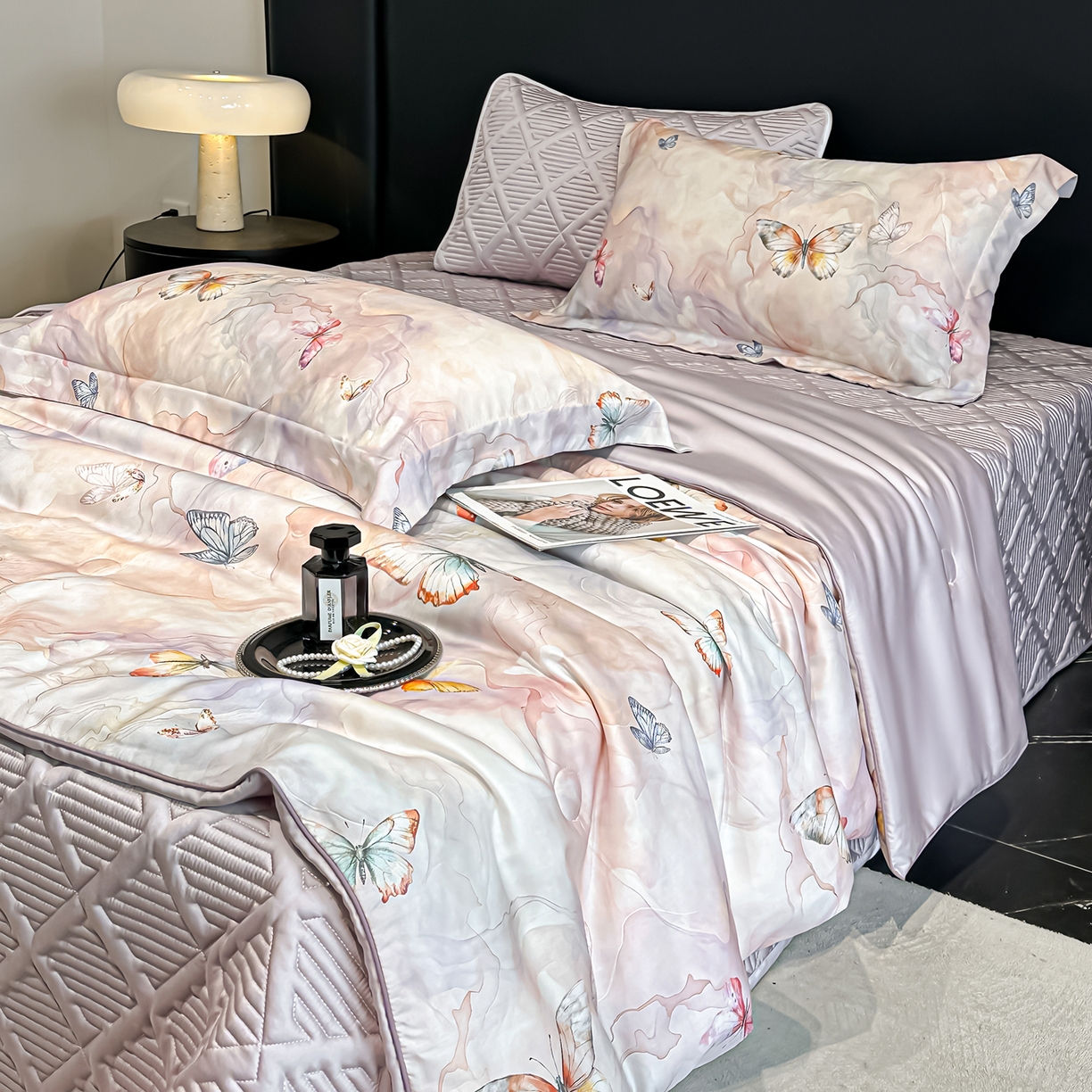 91家纺网 家纺一手货源 找家纺 吾秀家居 2026春夏新款数码印花莱赛尔天丝夏被夏凉被空调被-天印系列 蝶语-粉