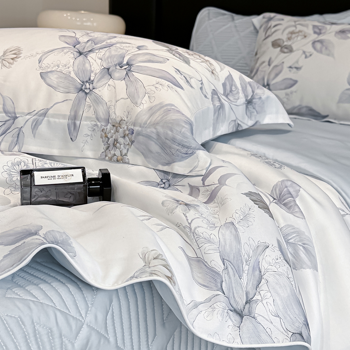 91家纺网 家纺一手货源 找家纺 吾秀家居 2026春夏新款数码印花莱赛尔天丝夏被夏凉被空调被-天印系列 叶语青蓝