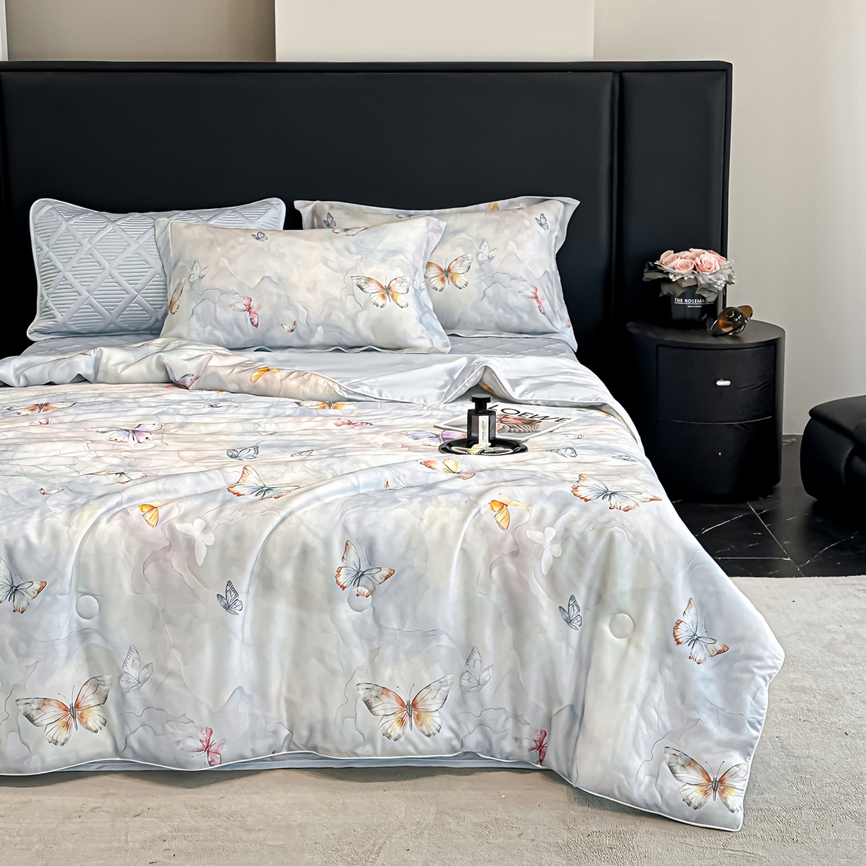 91家纺网 家纺一手货源 找家纺 吾秀家居 2026春夏新款数码印花莱赛尔天丝夏被夏凉被空调被-天印系列 蝶语-蓝