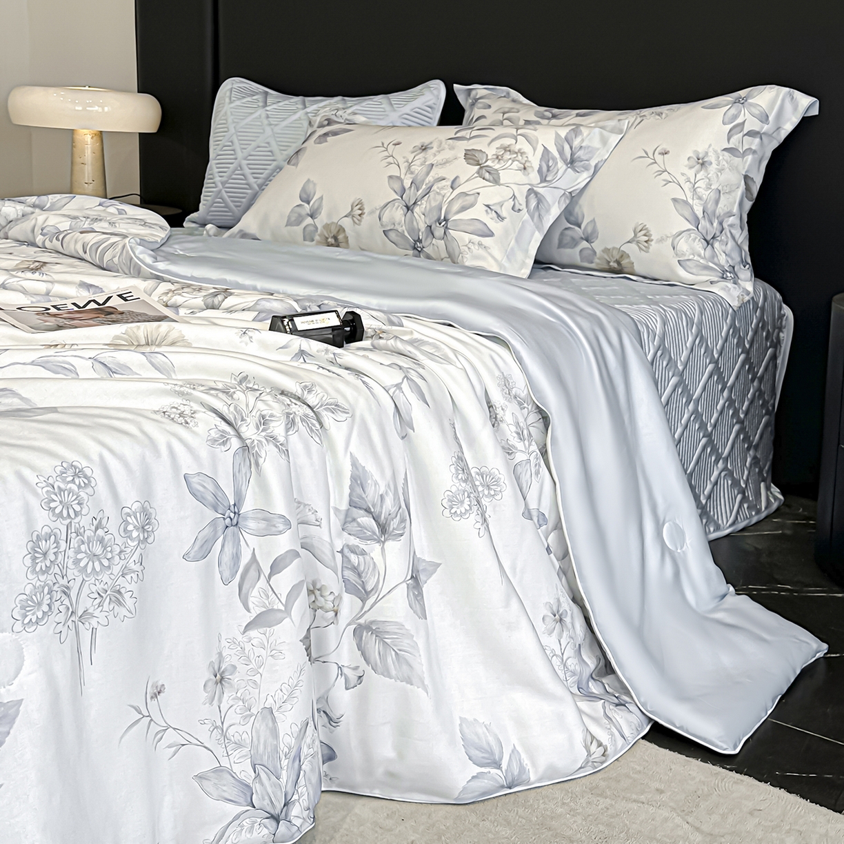 91家纺网 家纺一手货源 找家纺 吾秀家居 2026春夏新款数码印花莱赛尔天丝夏被夏凉被空调被-天印系列 叶语青蓝