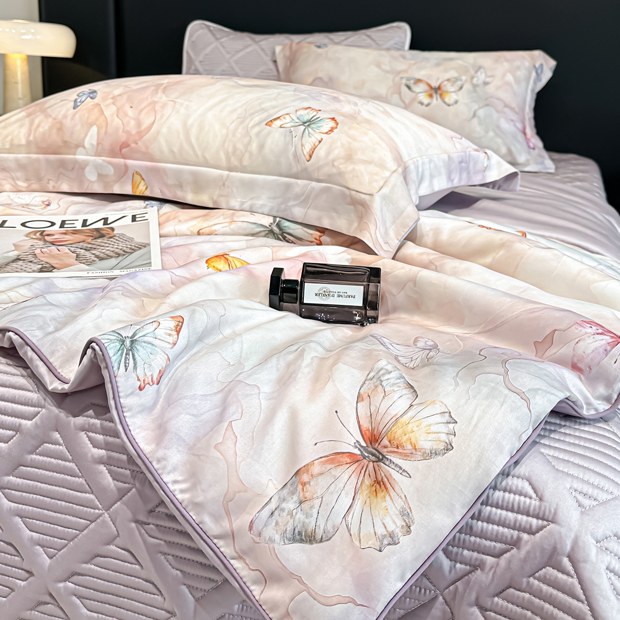 91家纺网 家纺一手货源 找家纺 吾秀家居 2026春夏新款数码印花莱赛尔天丝夏被夏凉被空调被-天印系列 蝶语-粉