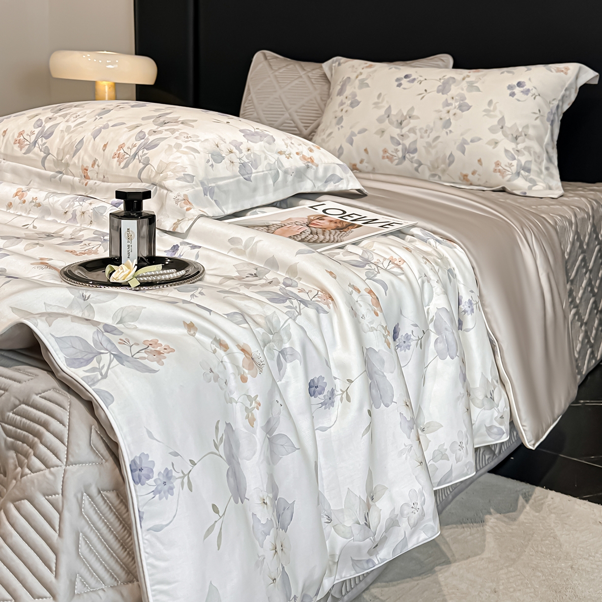 91家纺网 家纺一手货源 找家纺 吾秀家居 2026春夏新款数码印花莱赛尔天丝夏被夏凉被空调被-天印系列 花影间