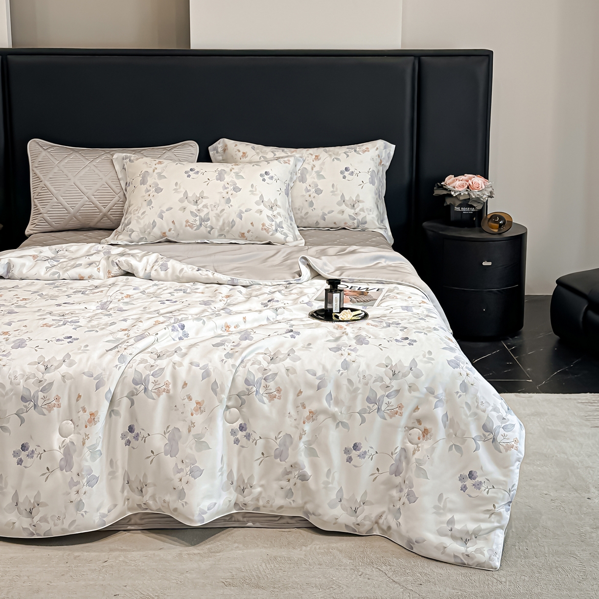 91家纺网 家纺一手货源 找家纺 吾秀家居 2026春夏新款数码印花莱赛尔天丝夏被夏凉被空调被-天印系列 花影间