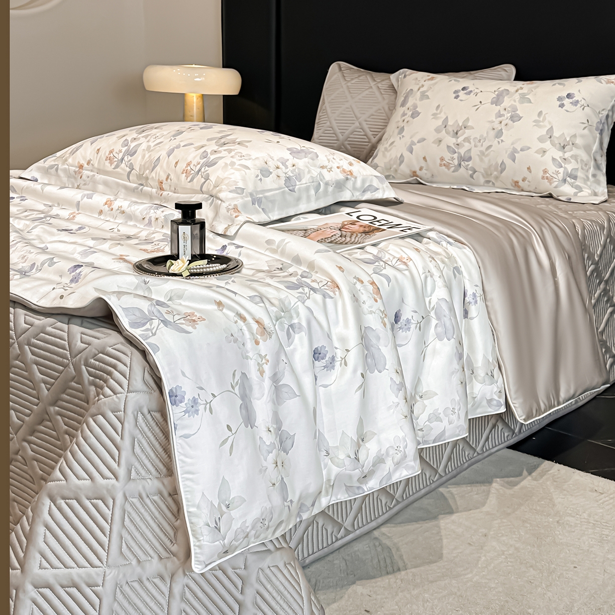 91家纺网 家纺一手货源 找家纺 吾秀家居 2026春夏新款数码印花莱赛尔天丝夏被夏凉被空调被-天印系列 花影间