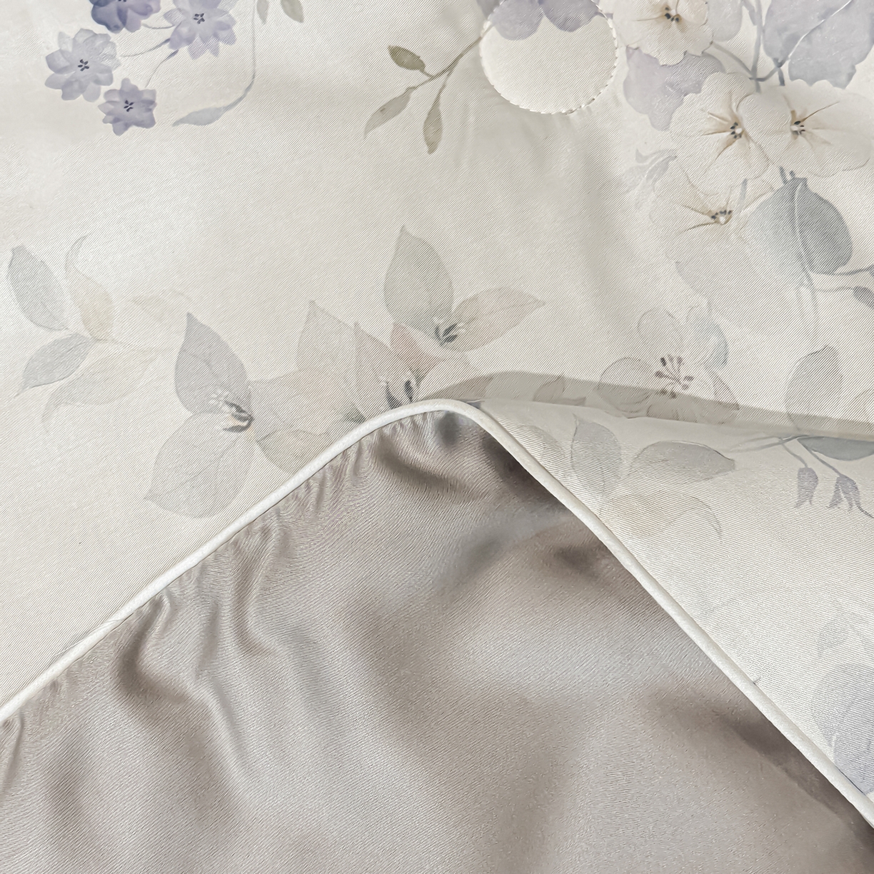 91家纺网 家纺一手货源 找家纺 吾秀家居 2026春夏新款数码印花莱赛尔天丝夏被夏凉被空调被-天印系列 花影间