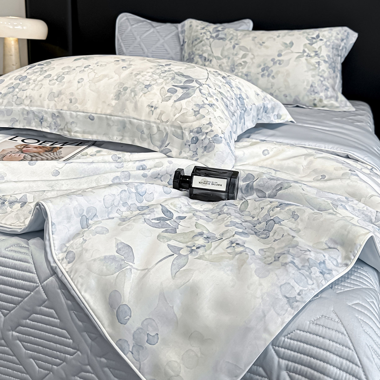 91家纺网 家纺一手货源 找家纺 吾秀家居 2026春夏新款数码印花莱赛尔天丝夏被夏凉被空调被-天印系列 且听风吟