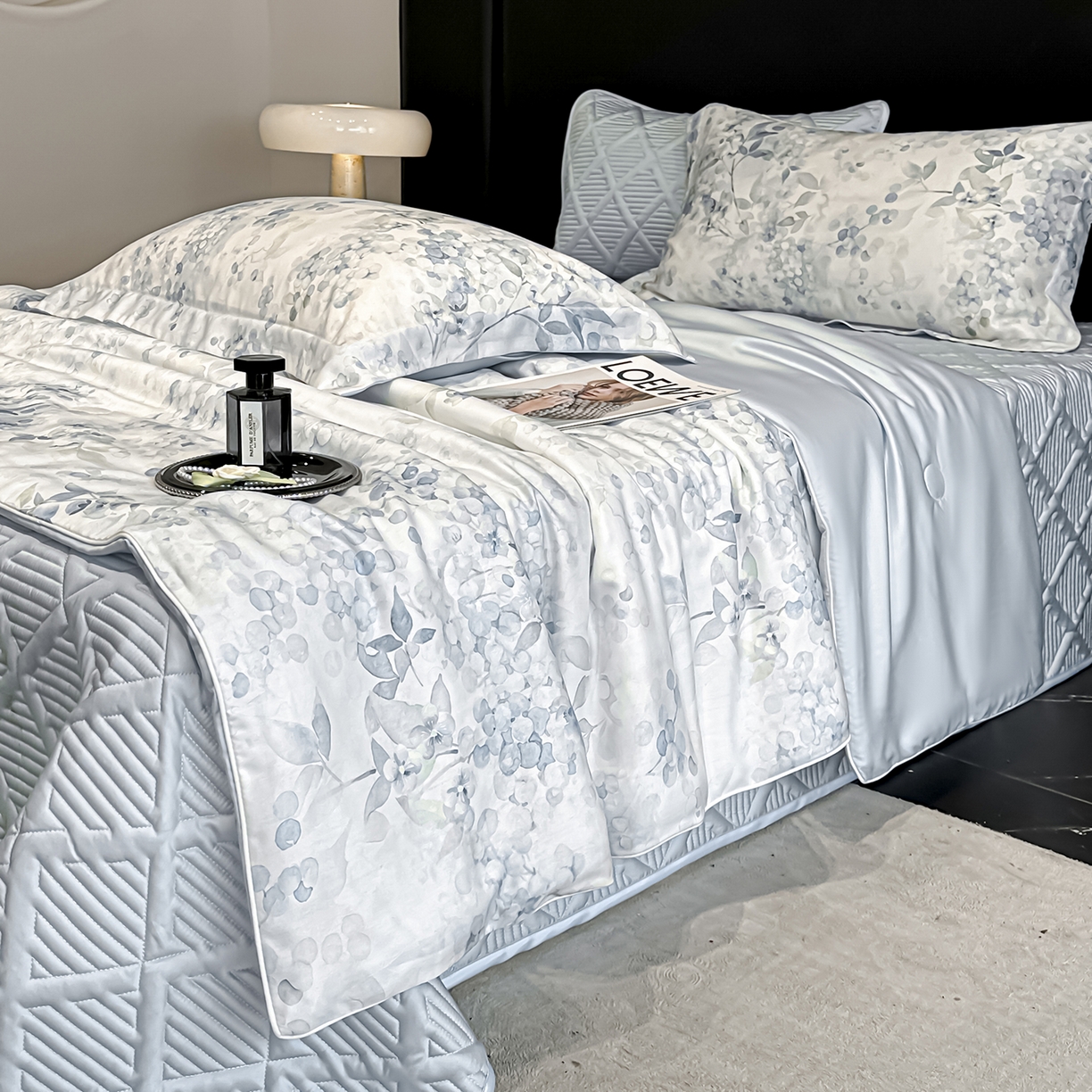 91家纺网 家纺一手货源 找家纺 吾秀家居 2026春夏新款数码印花莱赛尔天丝夏被夏凉被空调被-天印系列 且听风吟