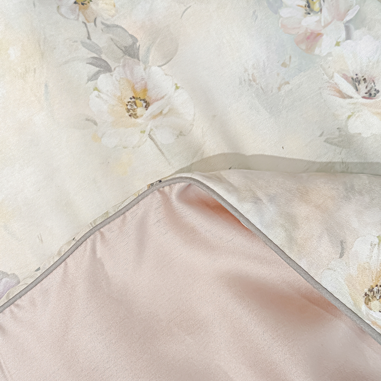 91家纺网 家纺一手货源 找家纺 吾秀家居 2026春夏新款数码印花莱赛尔天丝夏被夏凉被空调被-天印系列 清晨花梦