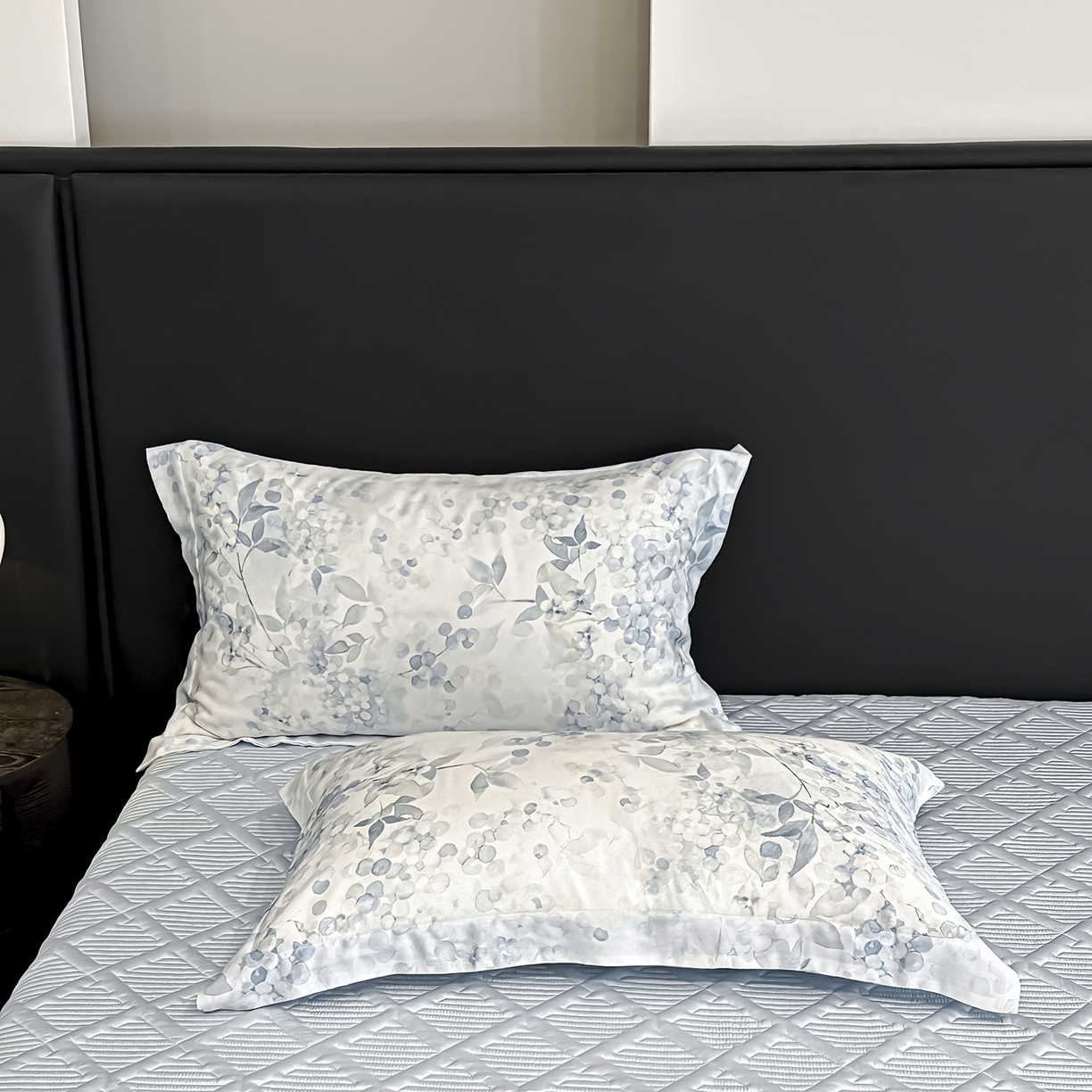 91家纺网 家纺一手货源 找家纺 吾秀家居 2026春夏新款数码印花莱赛尔天丝夏被夏凉被空调被-天印系列 且听风吟