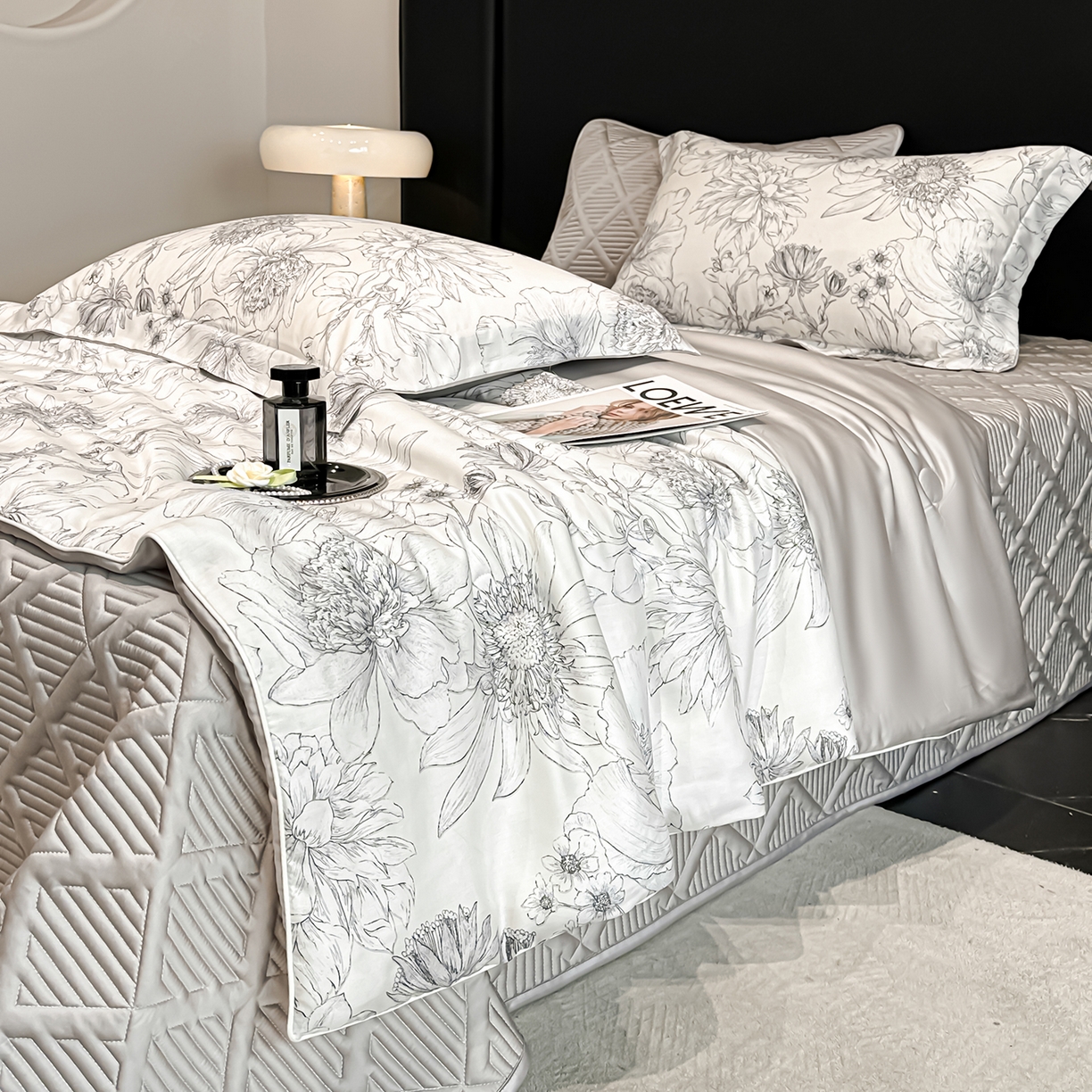 91家纺网 家纺一手货源 找家纺 吾秀家居 2026春夏新款数码印花莱赛尔天丝夏被夏凉被空调被-天印系列 青墨花影