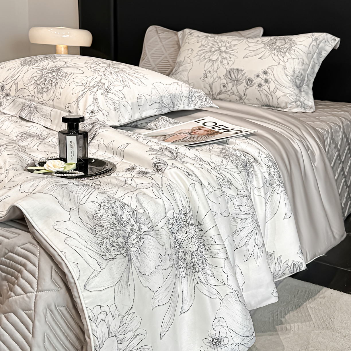 91家纺网 家纺一手货源 找家纺 吾秀家居 2026春夏新款数码印花莱赛尔天丝夏被夏凉被空调被-天印系列 青墨花影