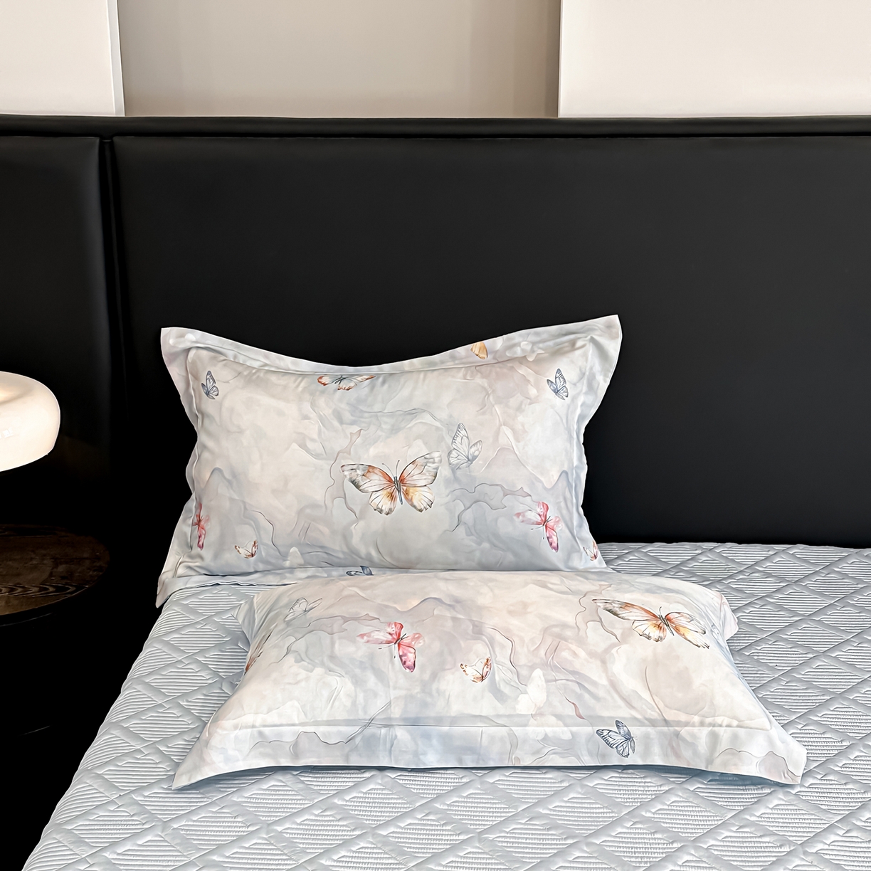 91家纺网 家纺一手货源 找家纺 吾秀家居 2026春夏新款数码印花莱赛尔天丝夏被夏凉被空调被-天印系列 蝶语-蓝